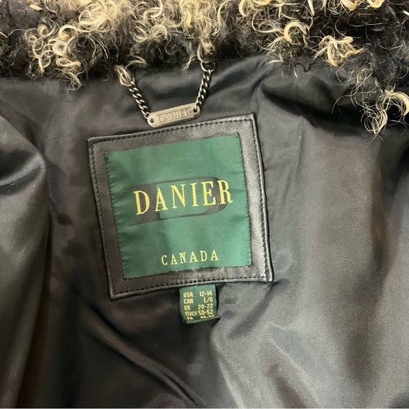 Danier Canada Black Leather Jacket With Fur Trim Size Large - Picture 9 of 13